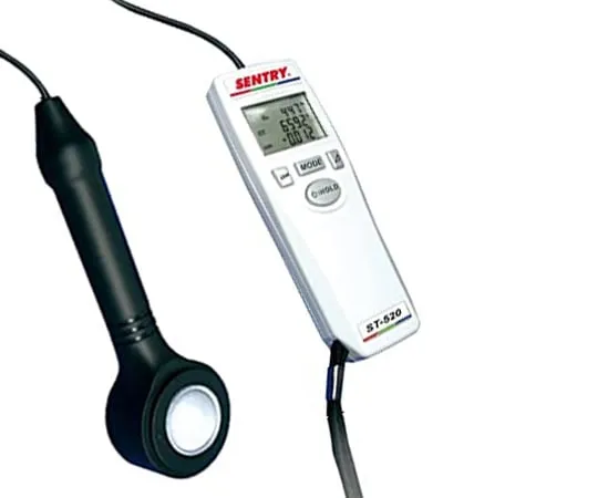 2-9498-01　Color Illuminometer　ST520
