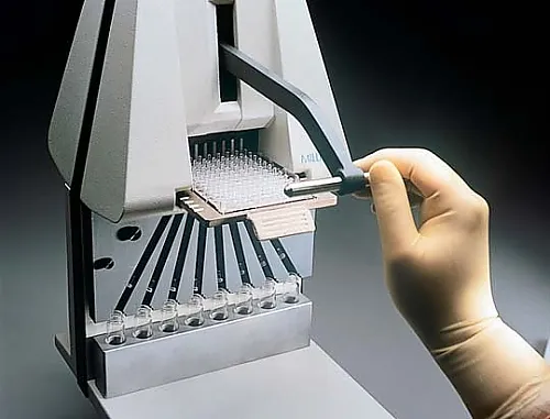 61-0204-15　Multiscreen Carrier Rack for 4mL Vials 1/Pk 1PK　MACR08124