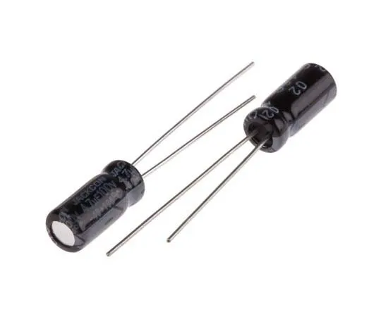 63-7737-95　RS PRO 4.7μF 100V dc Aluminium Electrolytic Capacitor, Through Hole 5 (Dia.) x 11mm +105°C 5mm 2mm 11mm　711-1696