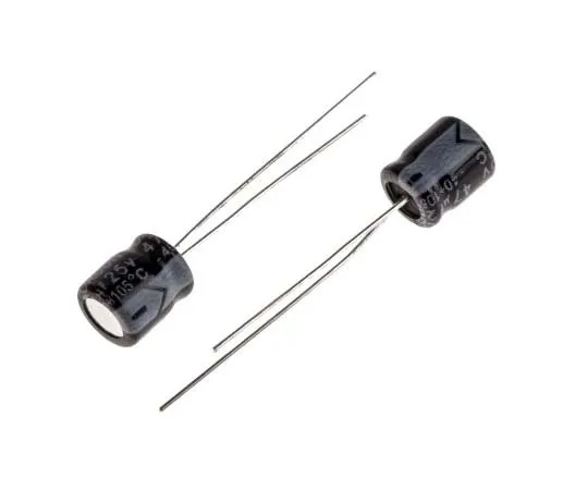 63-7727-46　RS PRO 47μF 25V dc Aluminium Electrolytic Capacitor, Through Hole 6 (Dia.) x 7mm +105°C 6mm 2.5mm 7mm　707-5751