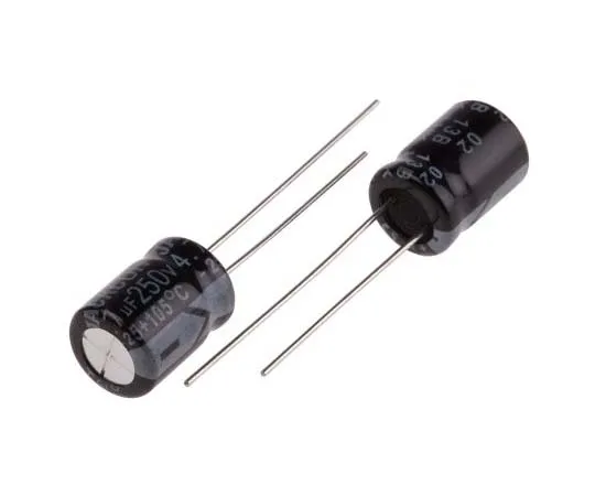 63-7738-10　RS PRO 4.7μF 250V dc Aluminium Capacitors, Through Hole 8 (Dia.) x 11mm +105°C 8mm 3.5mm 11mm　173-0263