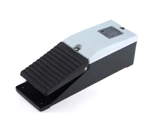 63-7818-54　SIRIUS 3SE2 Series Emergency Stop Foot Switch without Cover, 1 Pedal, Momentary Contacts, NO/NC　3SE2902-0AB20
